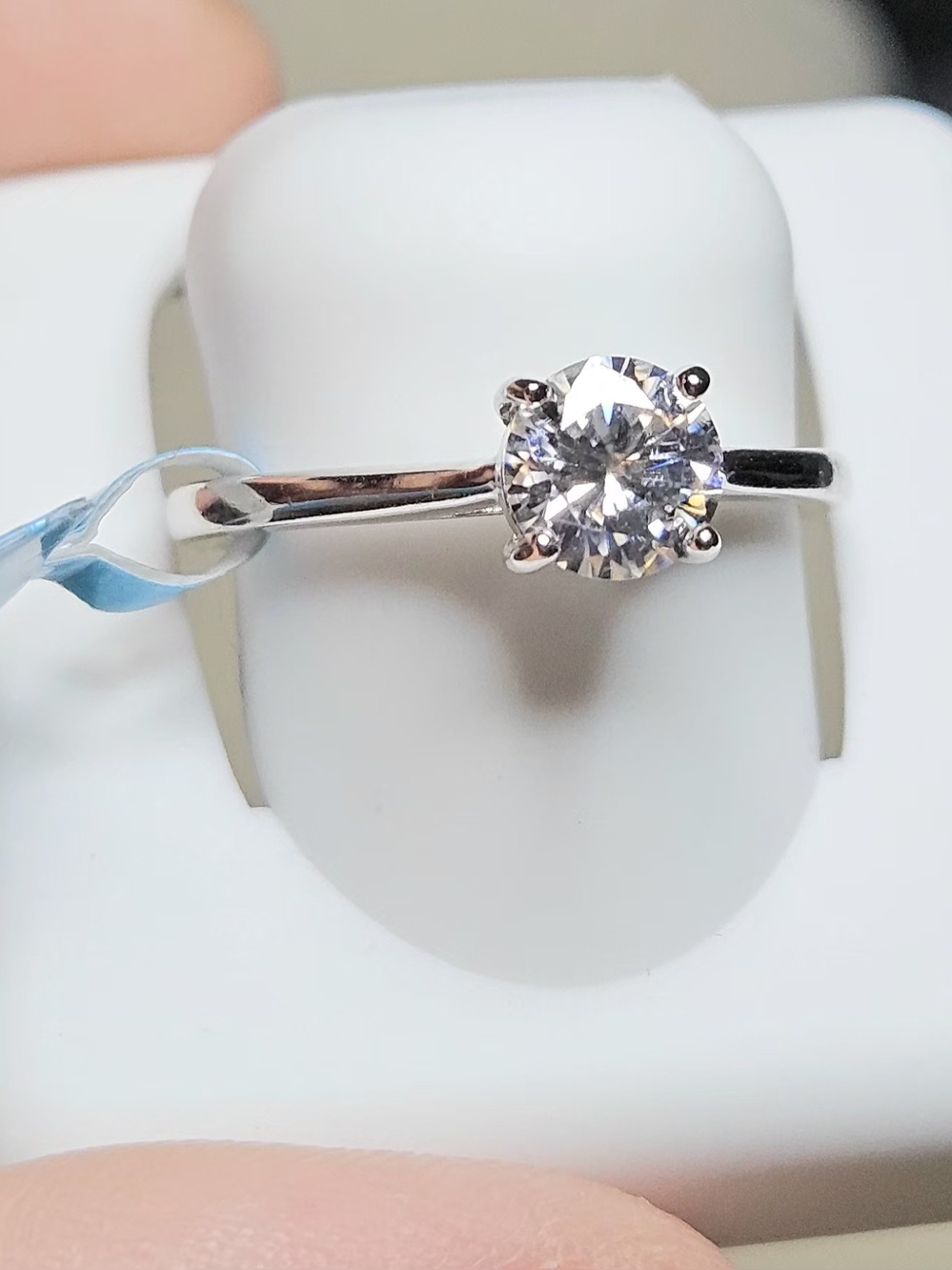 NWT 925 Sterling Silver Moissanite Solitaire Ring - 0.80 CTW Size 7